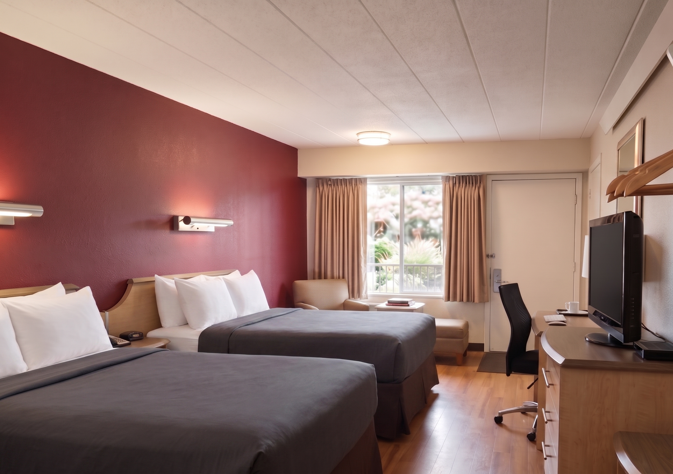 Standard Double Room to Stay Near Cranberry Township, PA